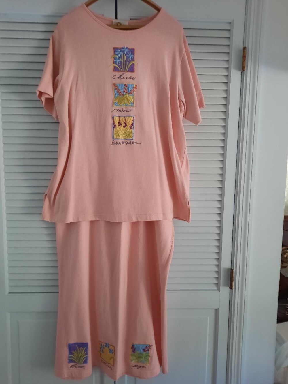 Quacker Factory 2 pc skirt set.